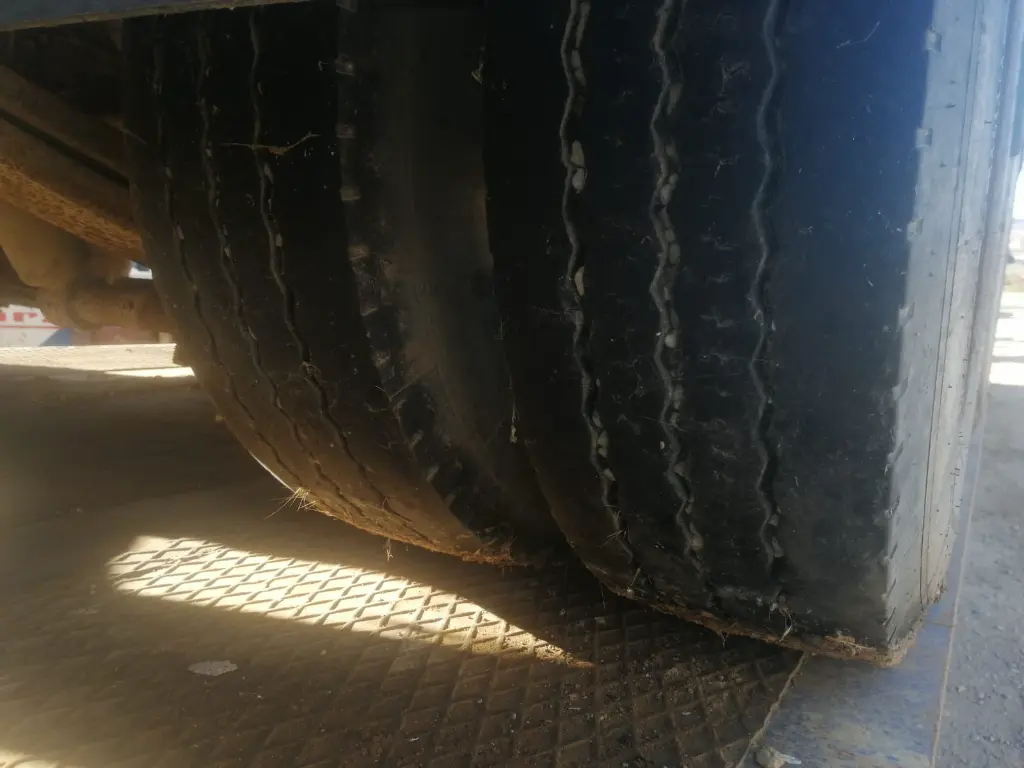 REMOLQUE LECITRAILER 3 EJES (5).webp