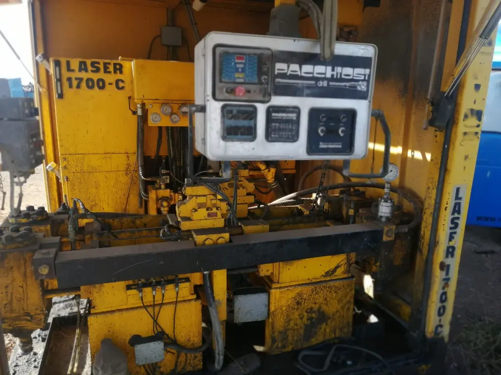 EQUIPO CEMENTO Y HORMIGON (3).webp