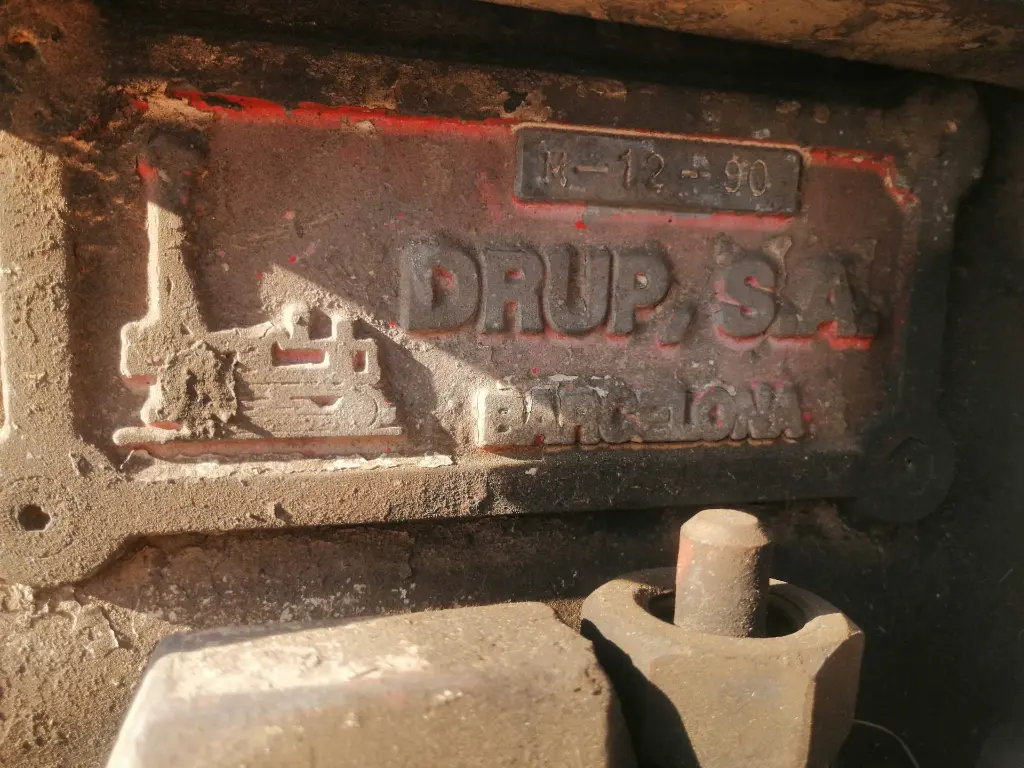 TRACTOR MF CON PERFORADORA (4).webp