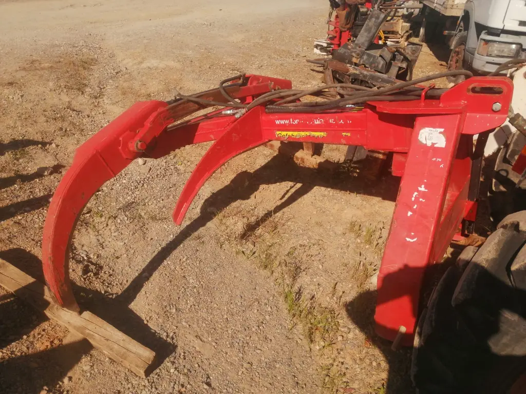 APERO TRACTOR PINZA-GRAPA (3).webp