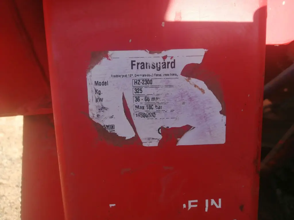 APERO TRACTOR PINZA-GRAPA (2).webp