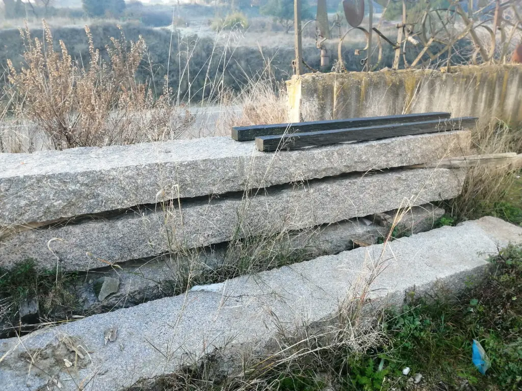 PILAR DE GRANITO.webp