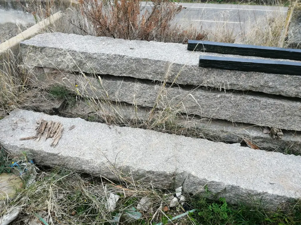 PILAR DE GRANITO (2).webp