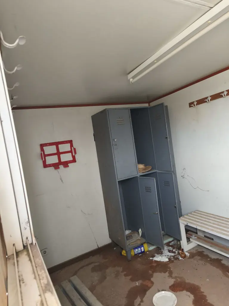 CASETA OFICINA-VESTUARIO (5).webp