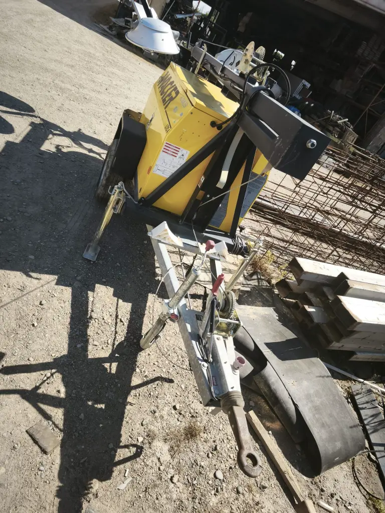 GENERADOR TORRE FOCOS DE LUZ (3).webp