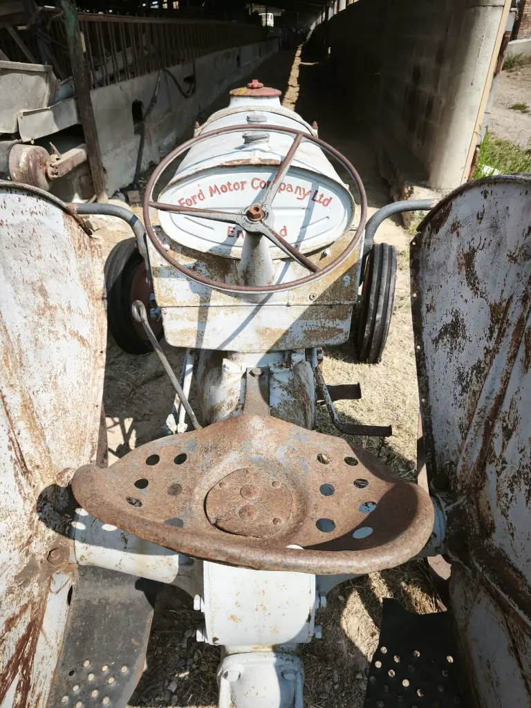 TRACTOR ANTIGUO FORTSON (7).webp