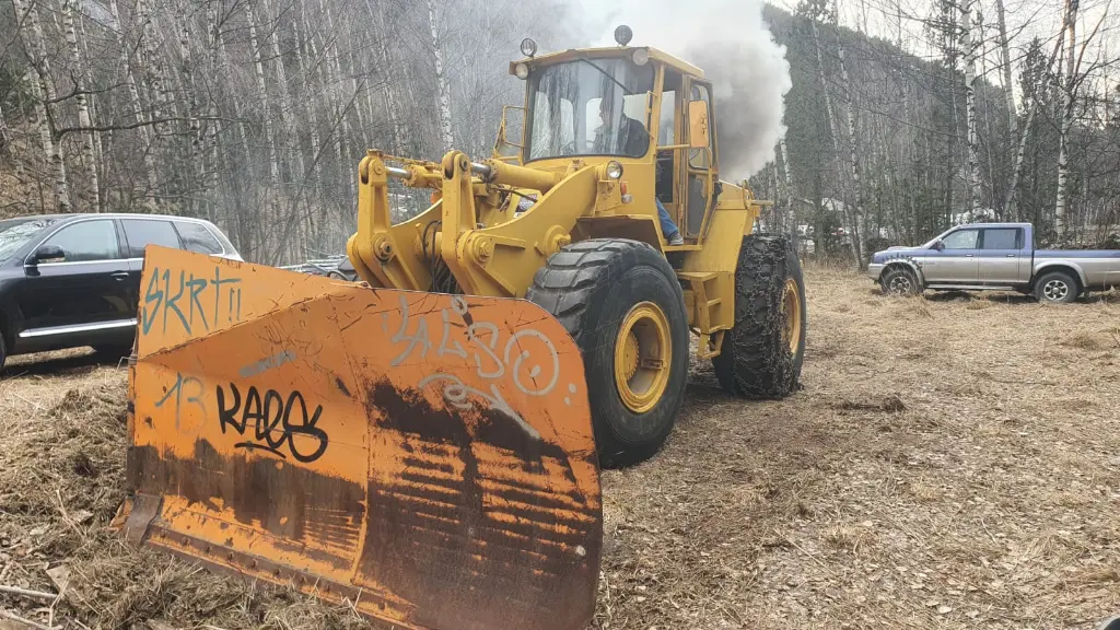 PALA CARGADORA VOLVO LM1240 (2).webp