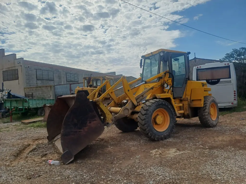PALA CARGADORA JCB 410 (1).webp
