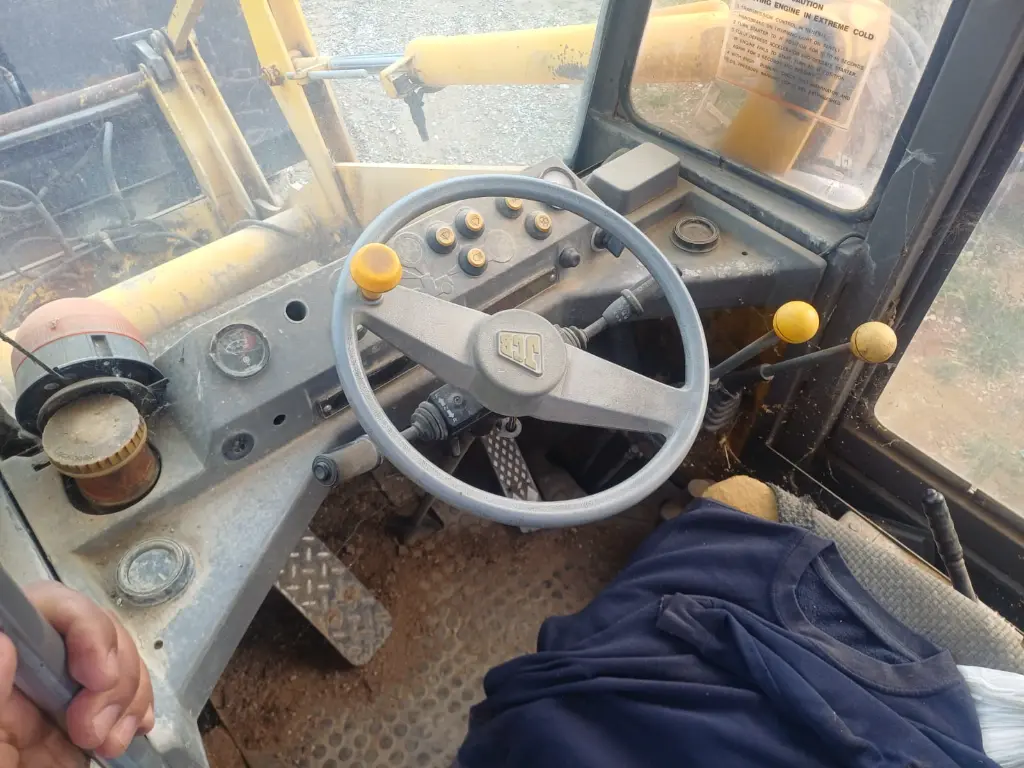 PALA CARGADORA JCB 410 (6).webp