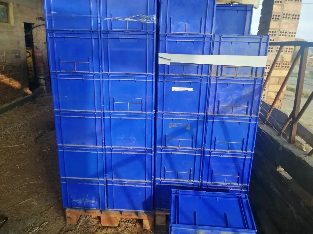 S154 - CAJAS DE PLASTICO ALLIBERT