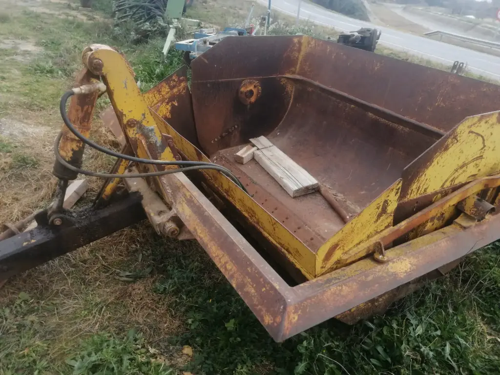 633 - TRAILLA MARCA TENIAS