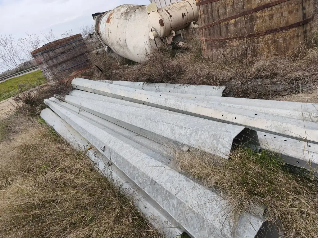 S258 - POSTES GALVANIZADOS 