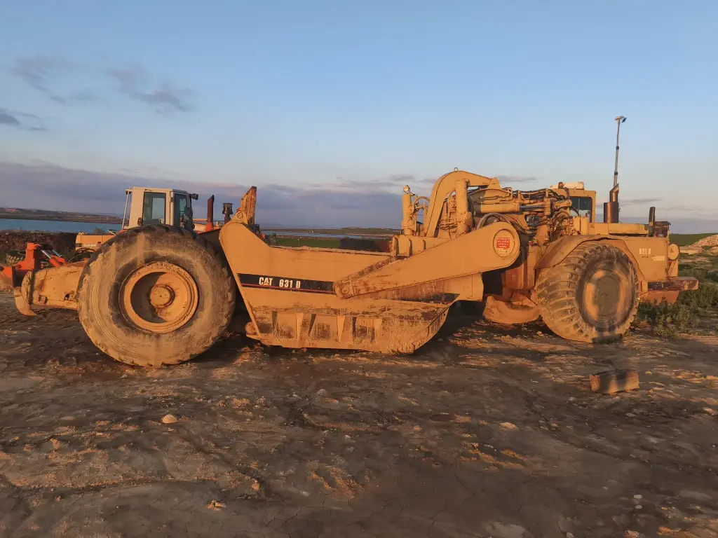 S266 - MOTOTRAILLA CAT 631D 