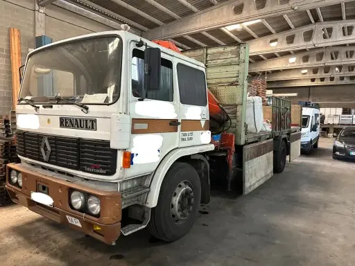 [T3380AB] 596 - CAMIÓN RENAULT CON GRÚA AUTOCARGA