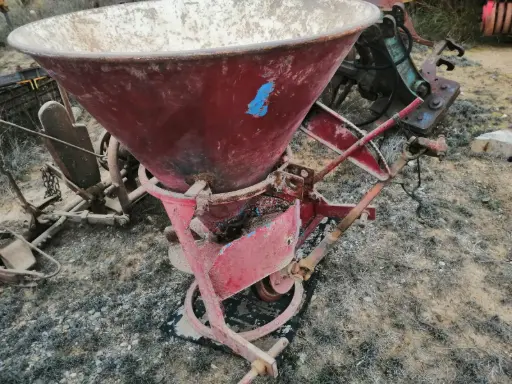 [S148] S148 - SEGADORA ALFALFA + ABONADORA 