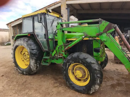 [S429] S429-Tractor agrícola John Deere 3150 con pala